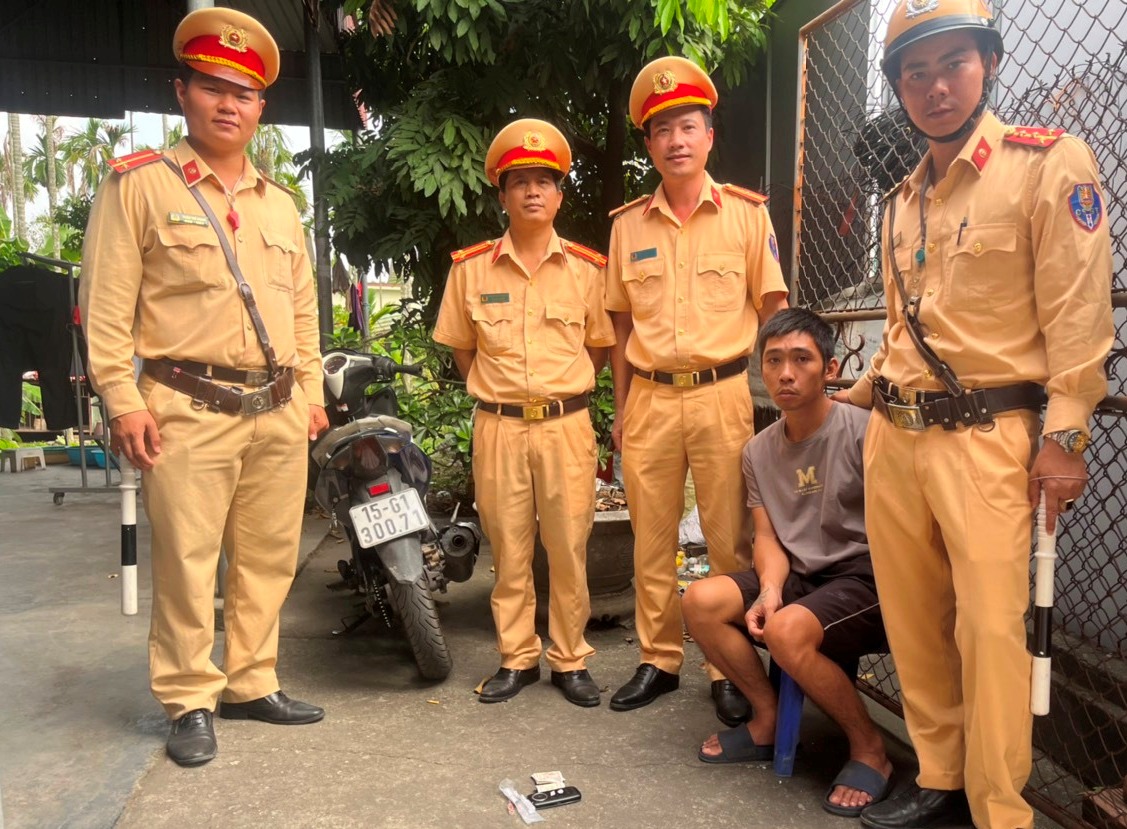 Kiểm tra nồng độ cồn phát hiện đối tượng Tàng trữ trái phép chất ma túy